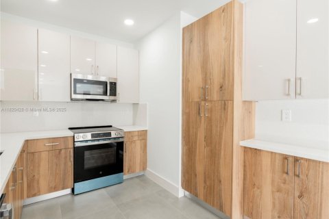 Casa en venta en Miami, Florida, 4 dormitorios, 184.5 m2 № 1788340 - foto 19
