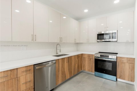 Casa en venta en Miami, Florida, 4 dormitorios, 184.5 m2 № 1788340 - foto 18