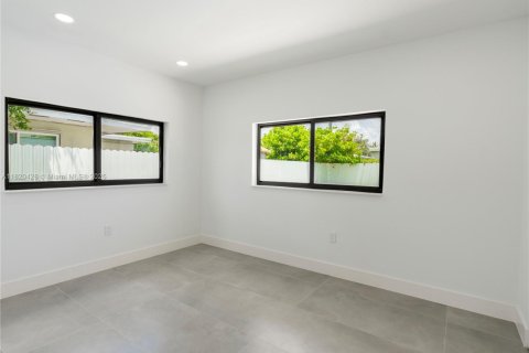 Casa en venta en Miami, Florida, 4 dormitorios, 184.5 m2 № 1788340 - foto 30