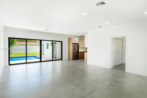 Casa en venta en Miami, Florida, 4 dormitorios, 184.5 m2 № 1788340 - foto 13
