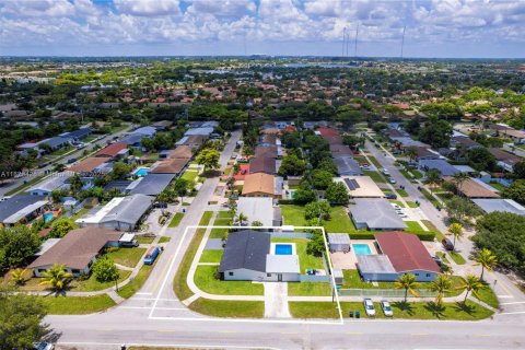 Casa en venta en Miami, Florida, 4 dormitorios, 184.5 m2 № 1788340 - foto 7