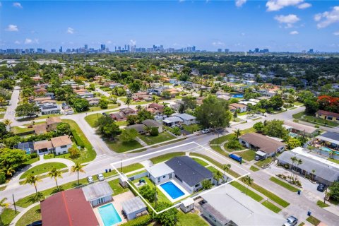 Casa en venta en Miami, Florida, 4 dormitorios, 184.5 m2 № 1788340 - foto 5