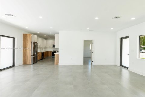 Casa en venta en Miami, Florida, 4 dormitorios, 184.5 m2 № 1788340 - foto 14