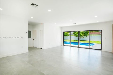 Casa en venta en Miami, Florida, 4 dormitorios, 184.5 m2 № 1788340 - foto 11