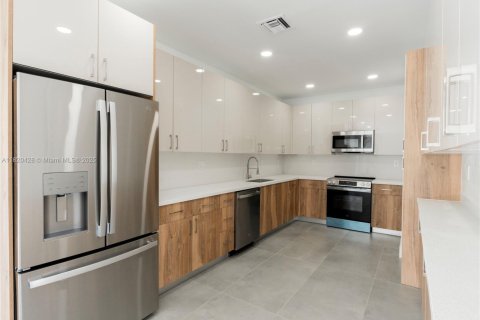 Casa en venta en Miami, Florida, 4 dormitorios, 184.5 m2 № 1788340 - foto 17
