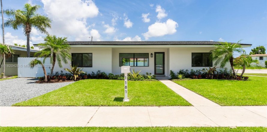 House in Miami, Florida 4 bedrooms, 184.5 sq.m. № 1788340