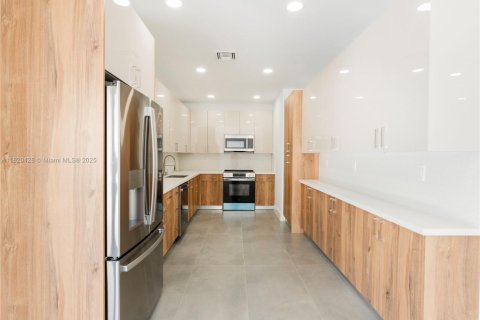 Casa en venta en Miami, Florida, 4 dormitorios, 184.5 m2 № 1788340 - foto 16