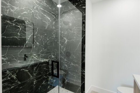 Casa en venta en Miami, Florida, 4 dormitorios, 184.5 m2 № 1788340 - foto 24