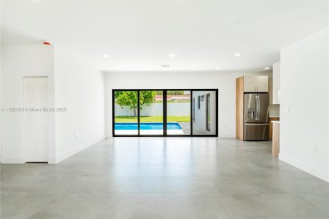 Casa en venta en Miami, Florida, 4 dormitorios, 184.5 m2 № 1788340 - foto 12