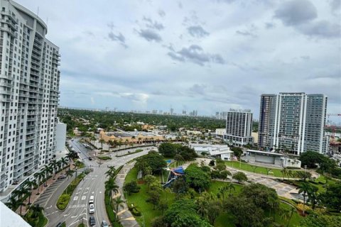 Condo in Hollywood, Florida, 2 bedrooms  № 1864309 - photo 19