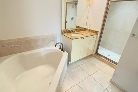Condo in Hollywood, Florida, 2 bedrooms  № 1864309 - photo 10