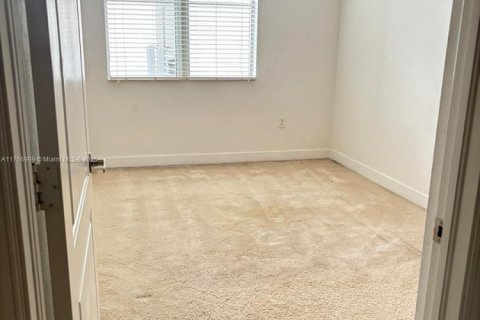 Condo in Hollywood, Florida, 2 bedrooms  № 1864309 - photo 12