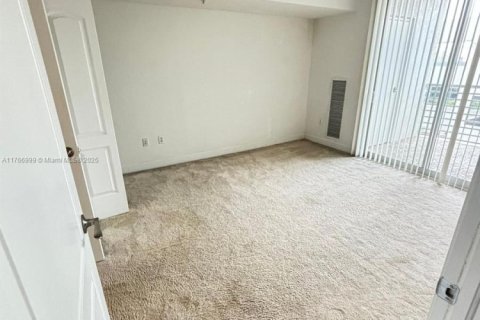 Condo in Hollywood, Florida, 2 bedrooms  № 1864309 - photo 8