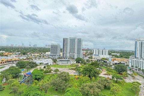 Condo in Hollywood, Florida, 2 bedrooms  № 1864309 - photo 18