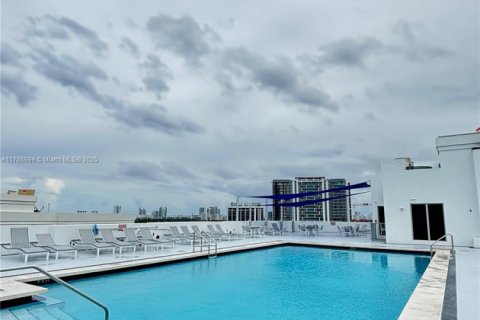Condo in Hollywood, Florida, 2 bedrooms  № 1864309 - photo 16
