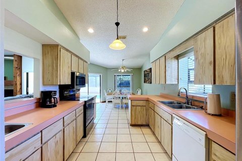 Villa ou maison à vendre à Spring Hill, Floride: 3 chambres, 160.91 m2 № 2418857 - photo 15