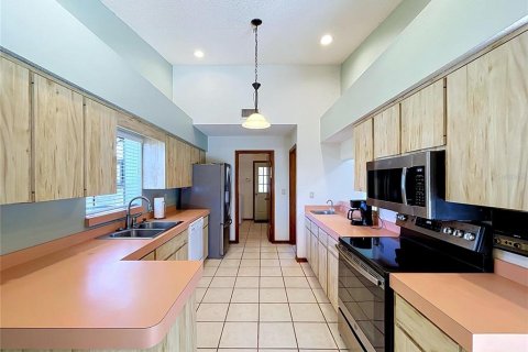Villa ou maison à vendre à Spring Hill, Floride: 3 chambres, 160.91 m2 № 2418857 - photo 16