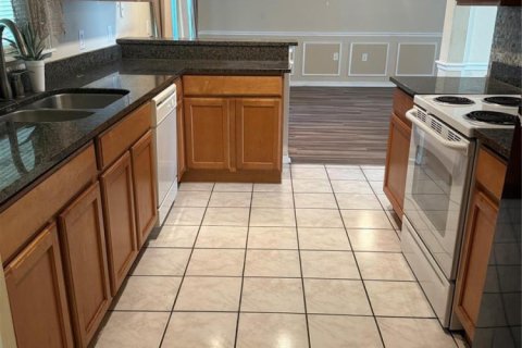 Casa en venta en Orlando, Florida, 3 dormitorios, 165.27 m2 № 2081608 - foto 2