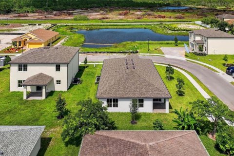 Villa ou maison à louer à St. Lucie, Floride: 4 chambres, 148.92 m2 № 2388233 - photo 4