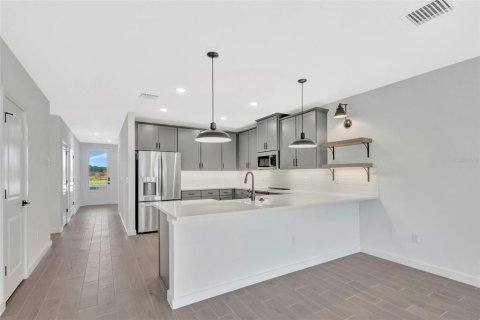 Villa ou maison à louer à St. Lucie, Floride: 4 chambres, 148.92 m2 № 2388233 - photo 12