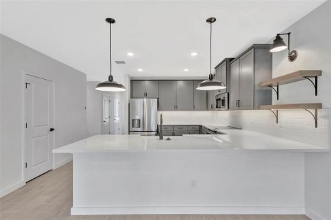 Villa ou maison à louer à St. Lucie, Floride: 4 chambres, 148.92 m2 № 2388233 - photo 13