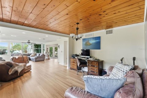 Villa ou maison à vendre à Tampa, Floride: 6 chambres, 310.67 m2 № 2239119 - photo 15