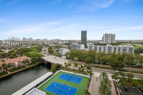 Condominio en venta en Hallandale Beach, Florida, 2 dormitorios, 131.92 m2 № 2049190 - foto 15