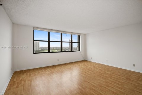 Condominio en venta en Hallandale Beach, Florida, 2 dormitorios, 131.92 m2 № 2049190 - foto 7