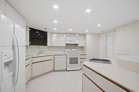 Condominio en venta en Hallandale Beach, Florida, 2 dormitorios, 131.92 m2 № 2049190 - foto 5