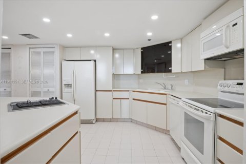 Condominio en venta en Hallandale Beach, Florida, 2 dormitorios, 131.92 m2 № 2049190 - foto 6