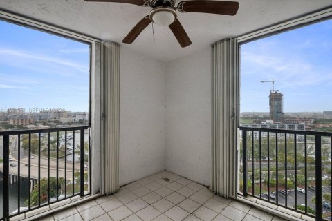 Condominio en venta en Hallandale Beach, Florida, 2 dormitorios, 131.92 m2 № 2049190 - foto 14