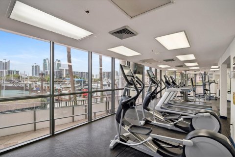 Condominio en venta en Hallandale Beach, Florida, 2 dormitorios, 131.92 m2 № 2049190 - foto 19