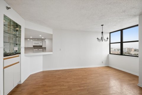 Condominio en venta en Hallandale Beach, Florida, 2 dormitorios, 131.92 m2 № 2049190 - foto 3