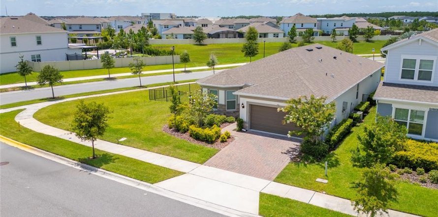House in Orlando, Florida 4 bedrooms, 216.09 sq.m. № 2400274