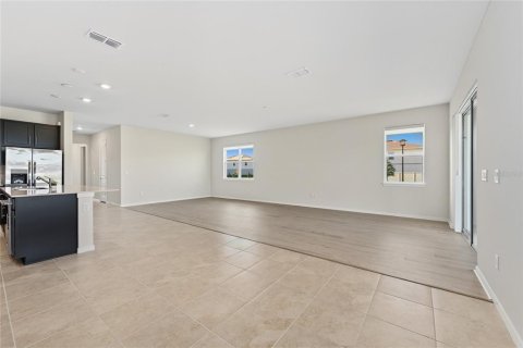 House in Orlando, Florida 4 bedrooms, 216.09 sq.m. № 2400274 - photo 12
