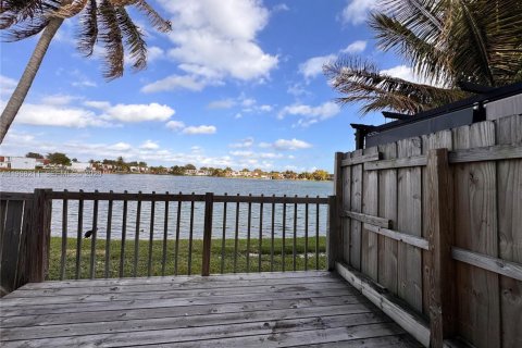 Снять в аренду кондоминиум в Майами, Флорида 3 спальни, 119.84м2, № 2031413 - фото 5