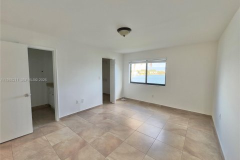 Снять в аренду кондоминиум в Майами, Флорида 3 спальни, 119.84м2, № 2031413 - фото 11