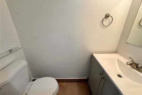 Снять в аренду кондоминиум в Майами, Флорида 3 спальни, 119.84м2, № 2031413 - фото 20