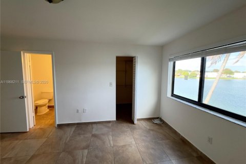 Снять в аренду кондоминиум в Майами, Флорида 3 спальни, 119.84м2, № 2031413 - фото 10