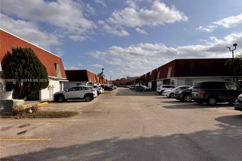 Снять в аренду кондоминиум в Майами, Флорида 3 спальни, 119.84м2, № 2031413 - фото 21