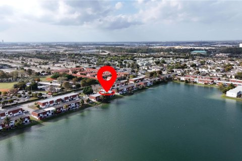 Снять в аренду кондоминиум в Майами, Флорида 3 спальни, 119.84м2, № 2031413 - фото 26