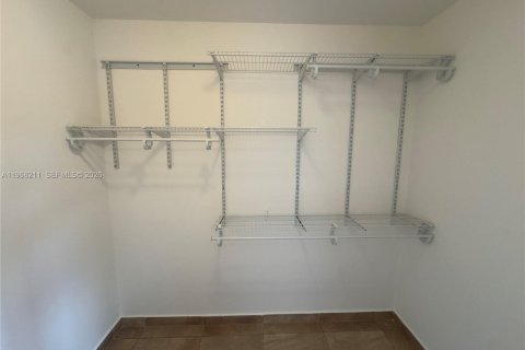 Снять в аренду кондоминиум в Майами, Флорида 3 спальни, 119.84м2, № 2031413 - фото 12