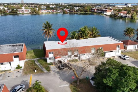 Снять в аренду кондоминиум в Майами, Флорида 3 спальни, 119.84м2, № 2031413 - фото 25