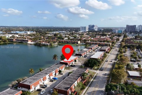 Снять в аренду кондоминиум в Майами, Флорида 3 спальни, 119.84м2, № 2031413 - фото 23