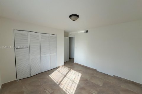 Снять в аренду кондоминиум в Майами, Флорида 3 спальни, 119.84м2, № 2031413 - фото 17