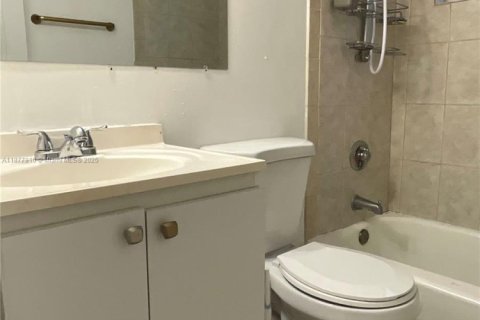 Appartement à louer à Miami, Floride: 22 chambres, 69.68 m2 № 1922848 - photo 10