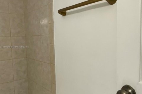 Appartement à louer à Miami, Floride: 22 chambres, 69.68 m2 № 1922848 - photo 11