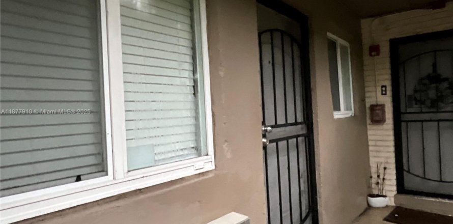 Appartement à Miami, Floride 22 chambres, 69.68 m2 № 1922848