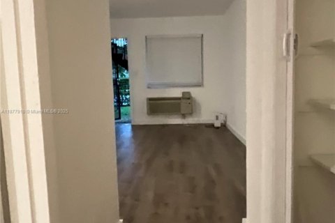 Appartement à louer à Miami, Floride: 22 chambres, 69.68 m2 № 1922848 - photo 12