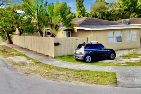 Casa en alquiler en Miami, Florida, 3 dormitorios, 119.84 m2 № 1971561 - foto 6